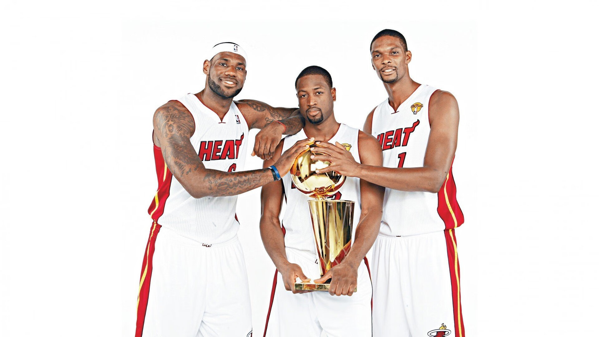 城市与赛事合作设立观赛安全热线提供便捷咨询服务，城市赛播报