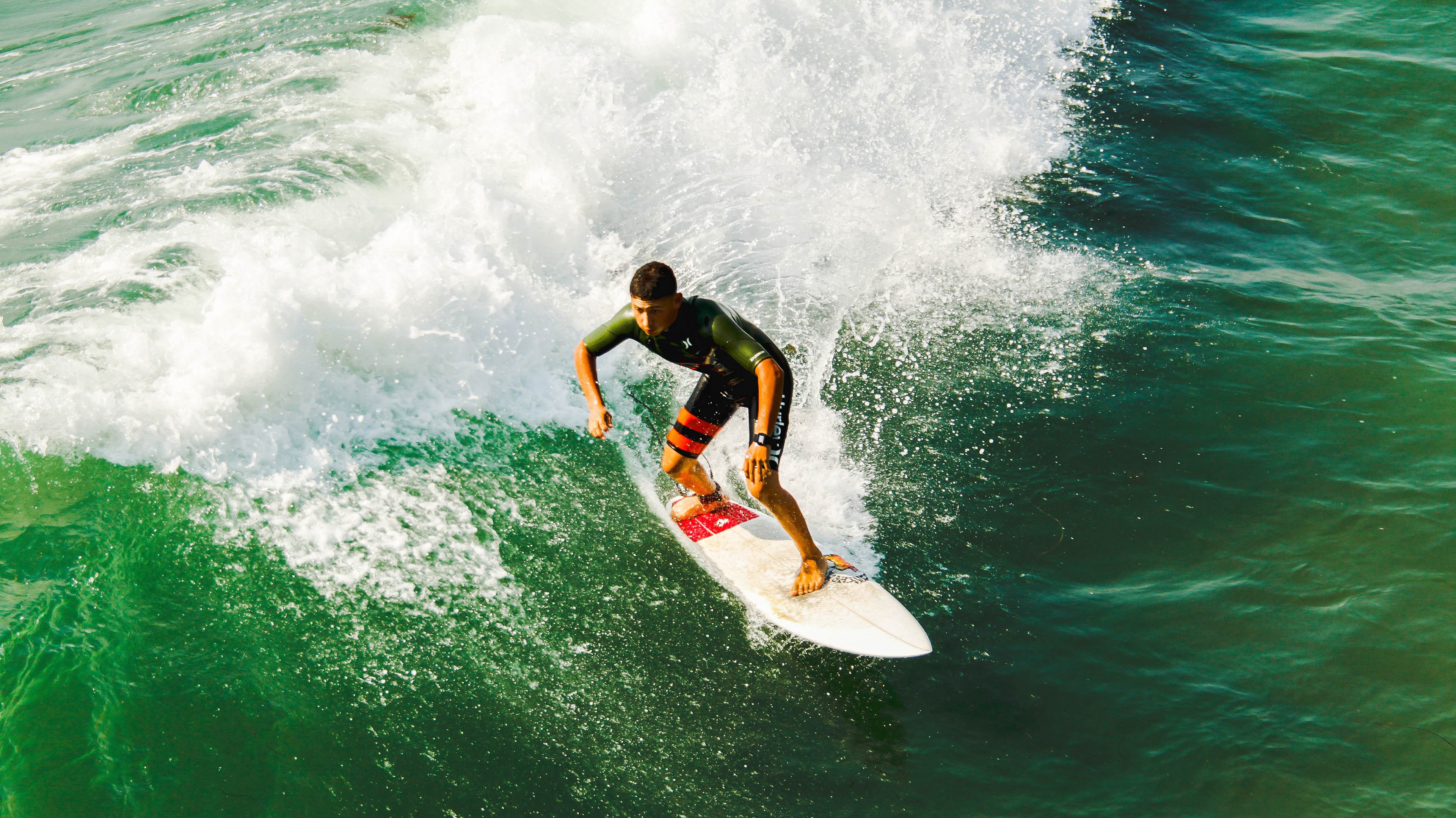“马科斯·莫奇的稳固防线与出色反应，帮助美洲狮队迎接世界挑战”